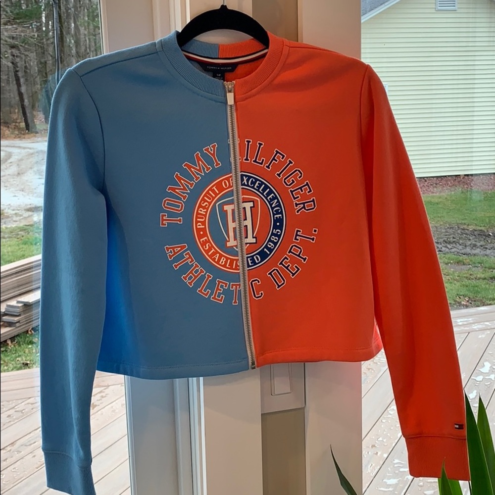 RARE Tommy Hilfiger Cropped Sweatshirt!!